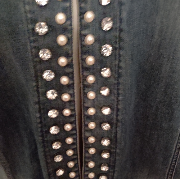 🥰 Embellished Chico's jean jacket - Picture 3 of 7